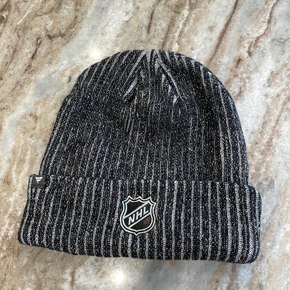 Boston Toque - Picture 2 of 7